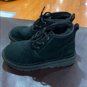 Boys Uggs boots. Size 4 US